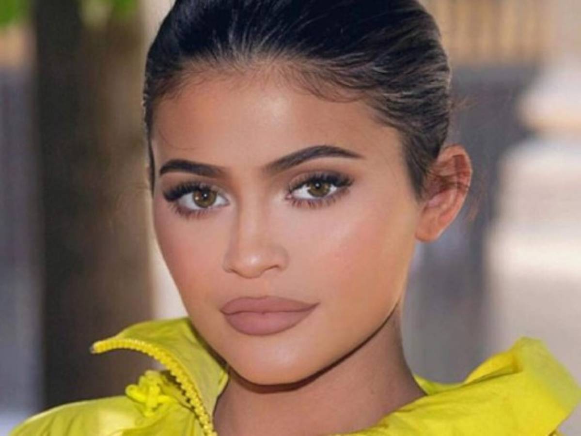 Kylie Jenner muestra su lado maternal en sesión de fotos junto a Stormi