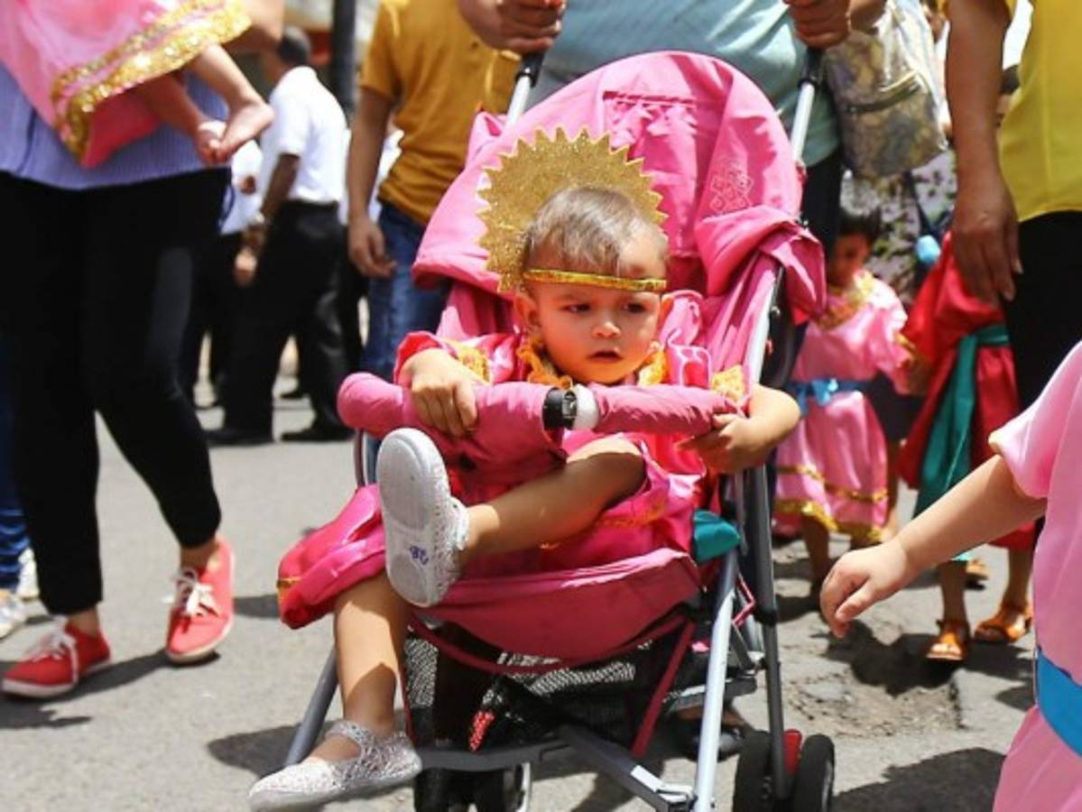 Promueven la paz y el amor en la procesión del Divino Niño