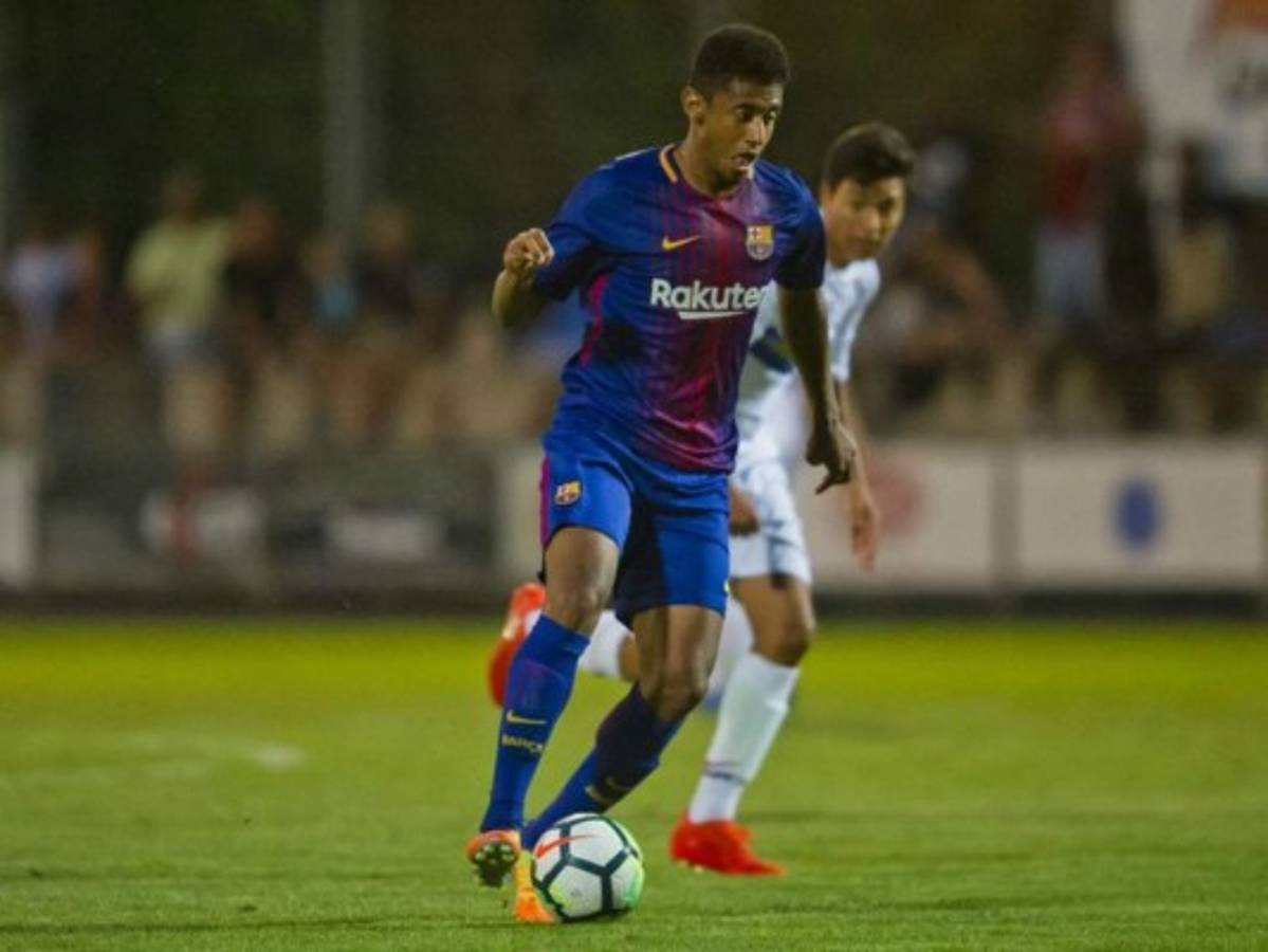 Anthony Choco Lozano entrenó con el Barcelona B usando una máscara