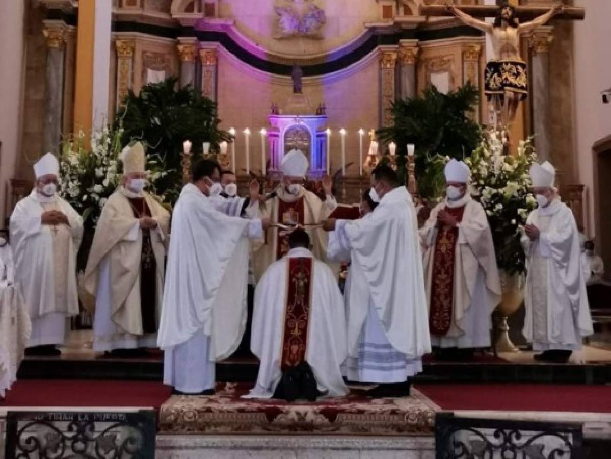 Iglesia Católica consagra como nuevo obispo auxiliar a Monseñor Teodoro Gómez