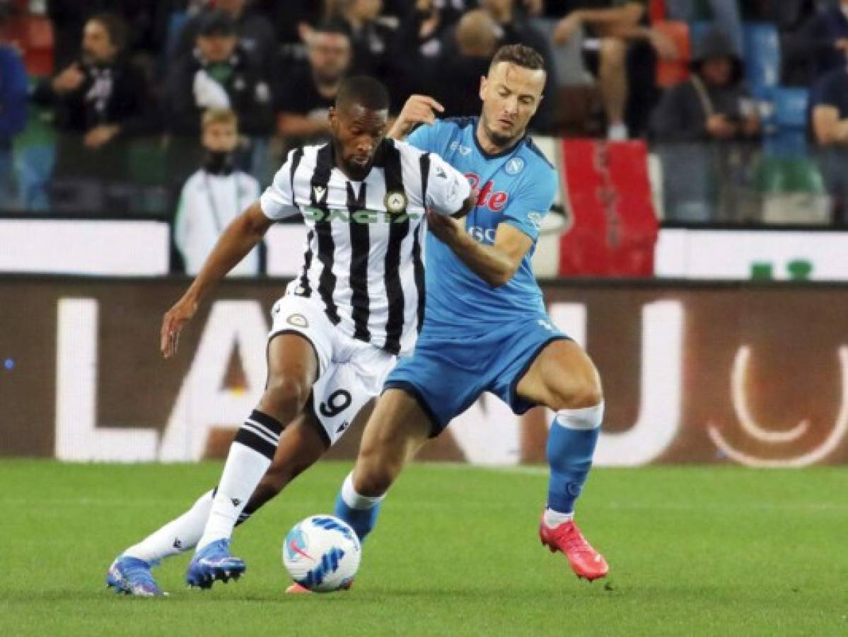 Napoli se afianza en cima de la Serie A al vencer al Udinese