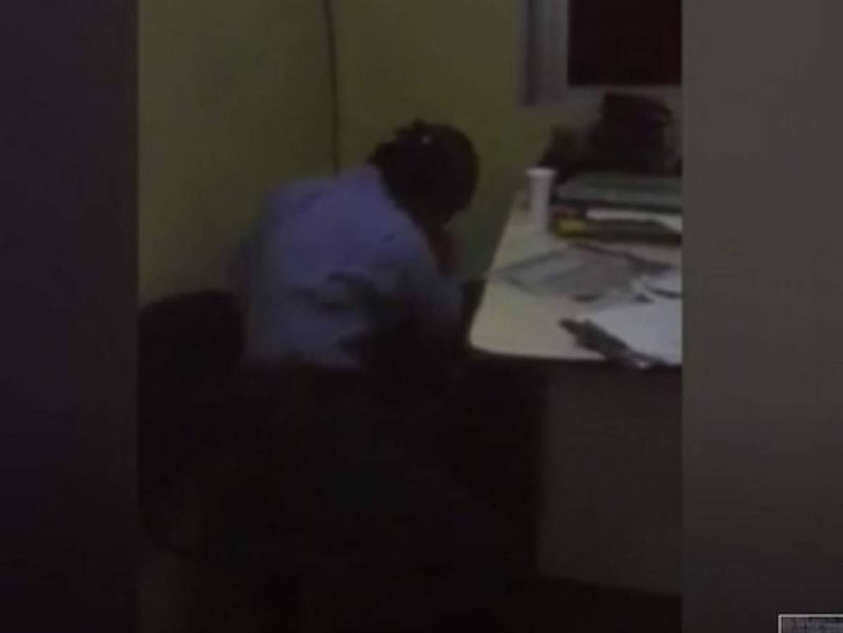 Anuncian acciones contra policía hondureña que maltrató a menor