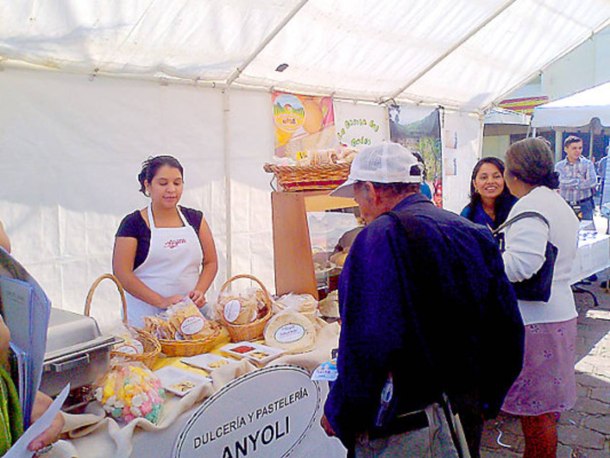 Universitarios emprendedores instalan sus empresas en el centro de Tegucigalpa