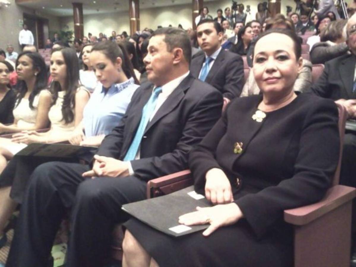 Marlen Perdomo recibe el Álvaro Contreras 2014