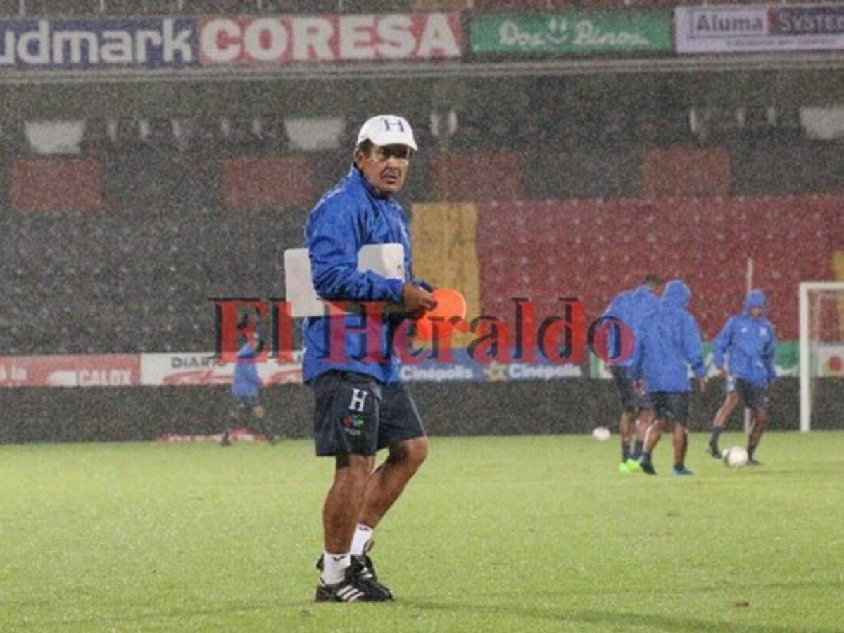 Honduras se hace impermeable y entrena bajo la lluvia en el Morera Soto