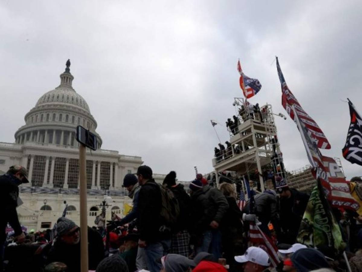 Los impactantes videos del ingreso de manifestantes al Capitolio en Estados Unidos