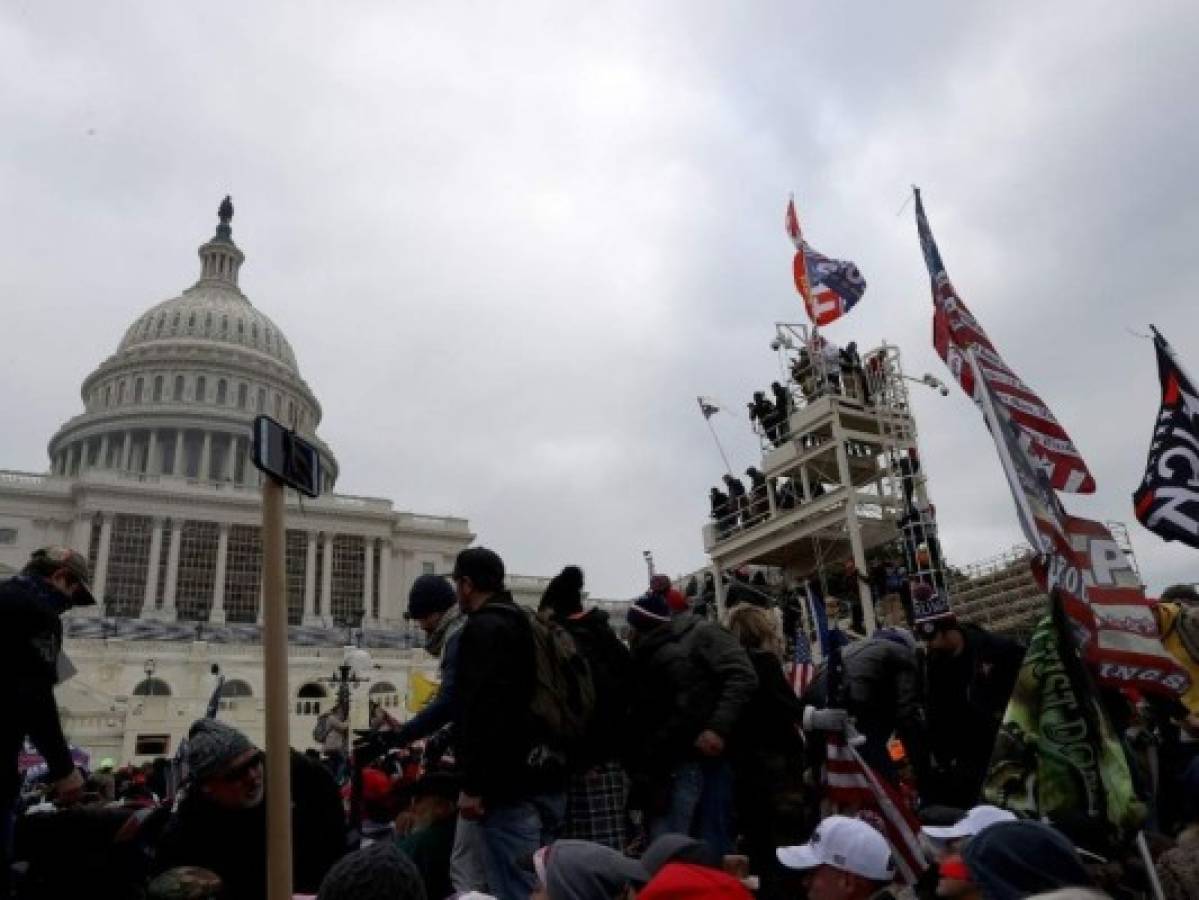 Los impactantes videos del ingreso de manifestantes al Capitolio en Estados Unidos