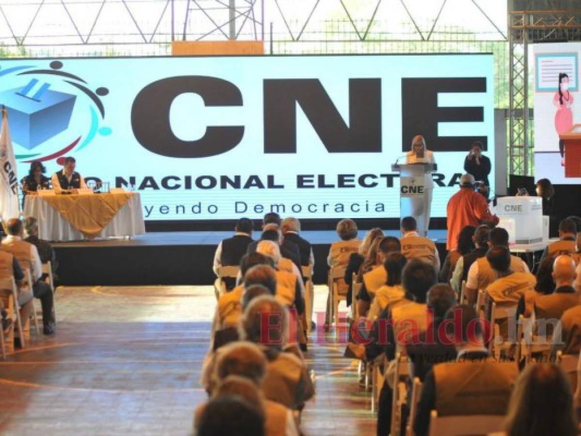 Con retraso de media hora, CNE dio el banderillazo inicial al proceso electoral (FOTOS)