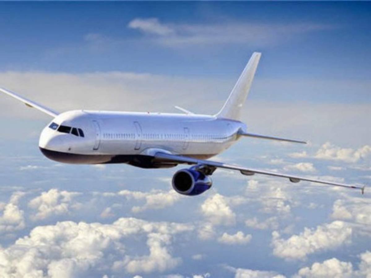 Avión que volaba a Santo Domingo reportó emergencia minutos después de despegar