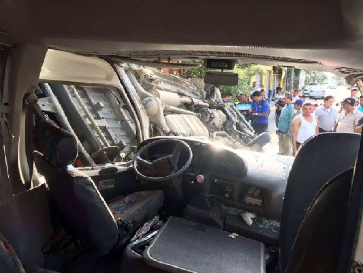 Más de ocho personas heridas tras accidente de buses en San Pedro Sula