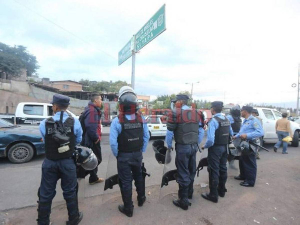 Despejados y con presencia militar los principales ejes carreteros de Honduras  