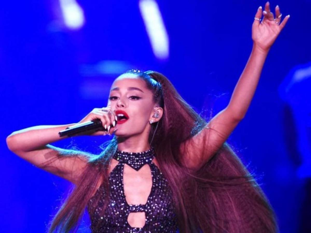 Ariana Grande es demandada por video de 'God is a Woman” 