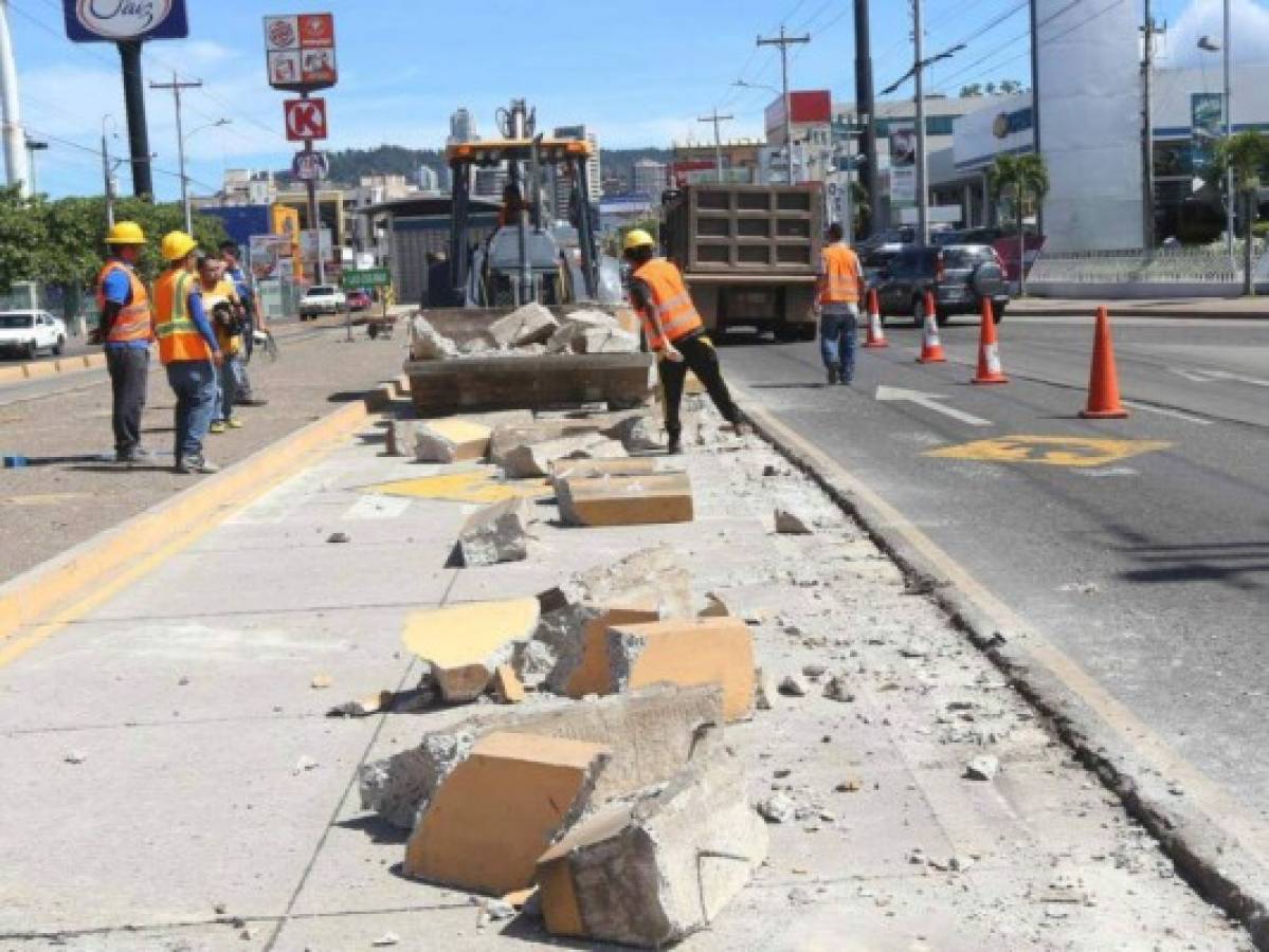Tegucigalpa: Remueven bordillos del Trans 450 en Plaza Miraflores