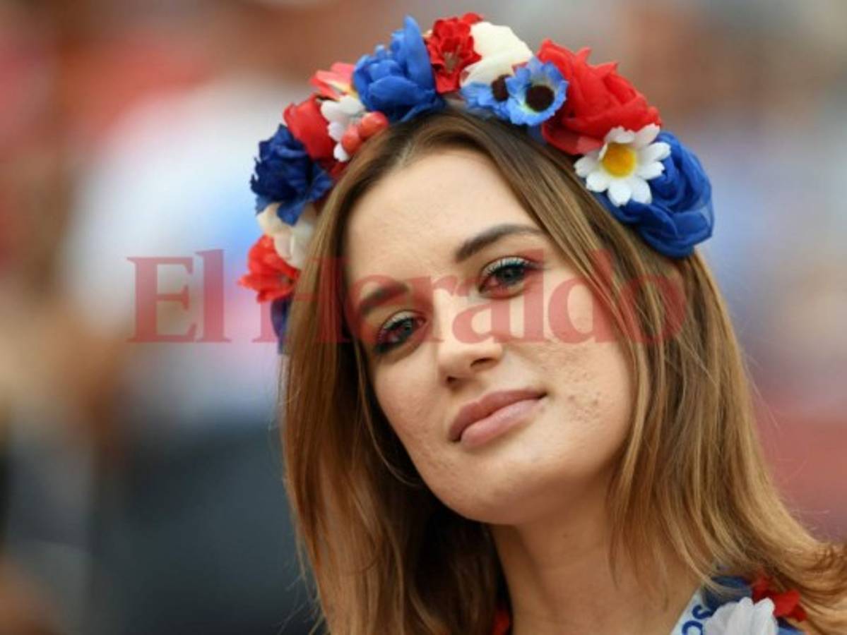 Las guapas mujeres que adornan el Mundial en el duelo España vs Rusia
