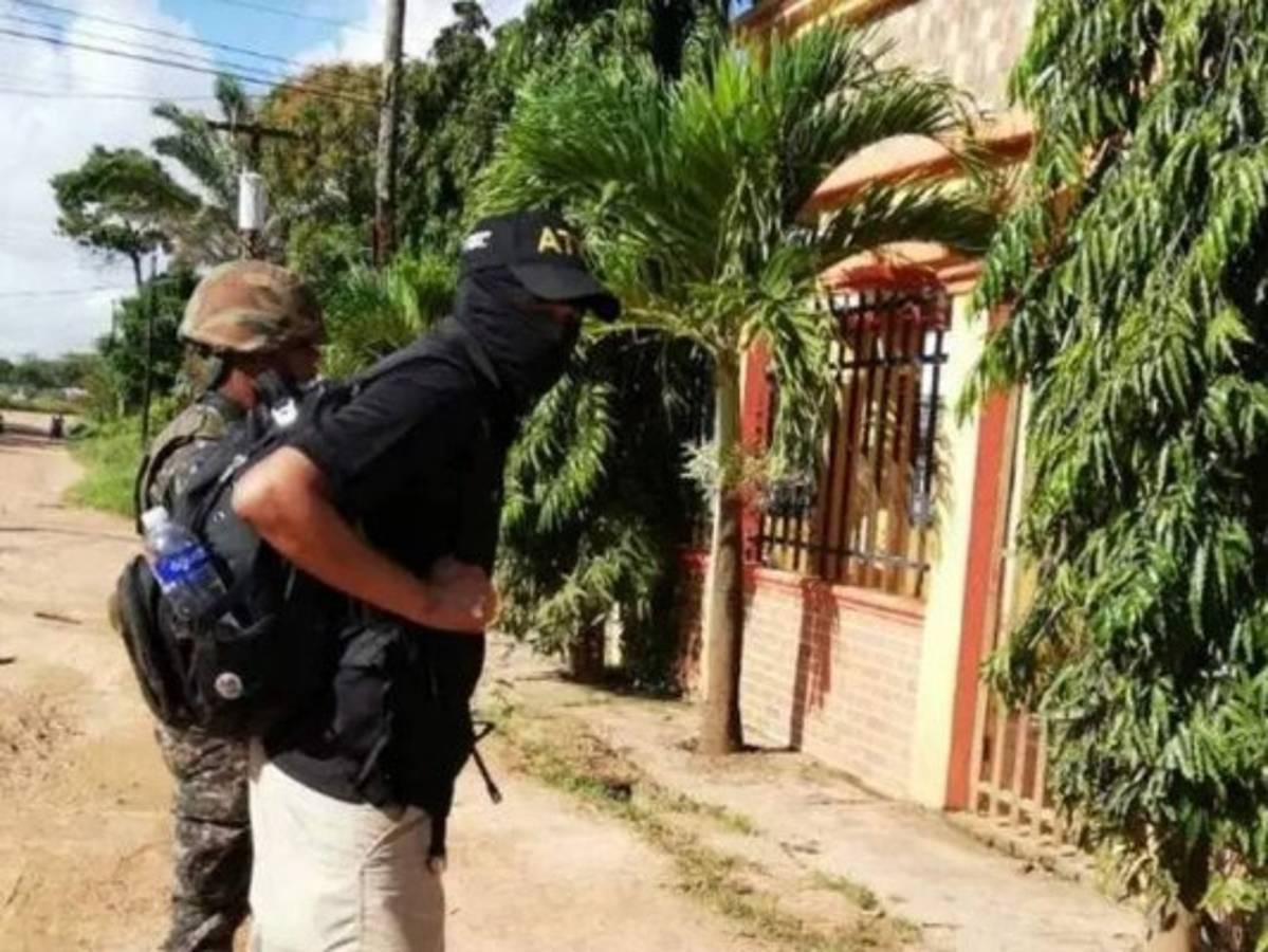 Realizan privación de dominio de bienes de un ex jefe policial