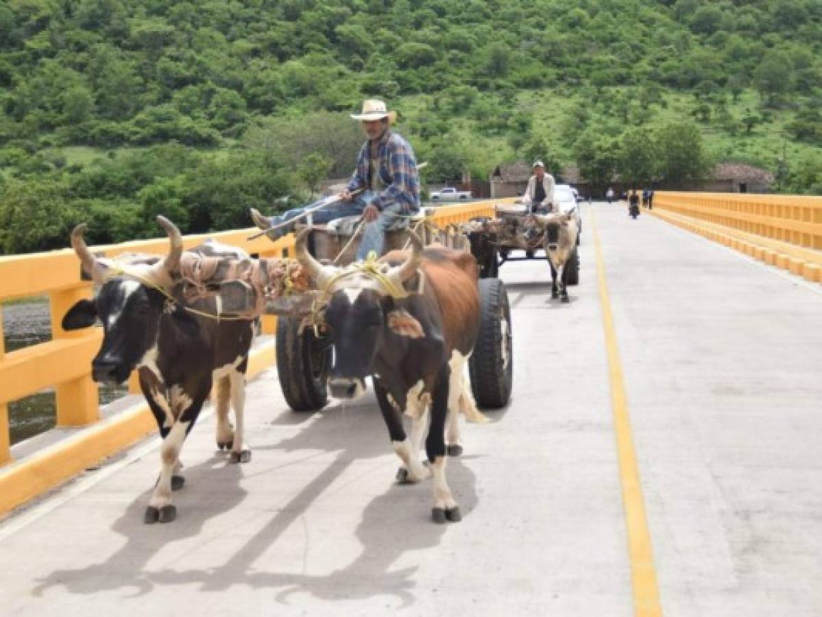 Inauguran puente sobre el Río Chiquito y tramo carretero Orocuina-Apacilagua