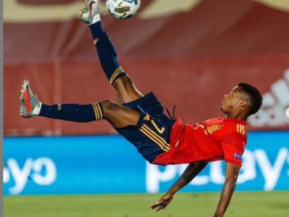 Ansu Fati, jugador del Barcelona, sufre una contusión en la cadera