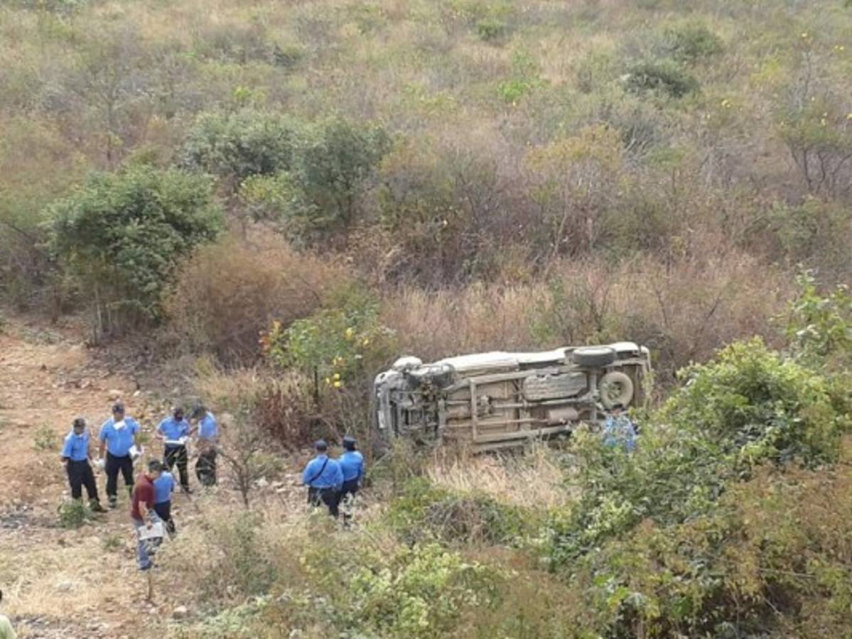 Honduras: Un muerto y varios heridos deja volcamiento de vehículo en carretera a oriente