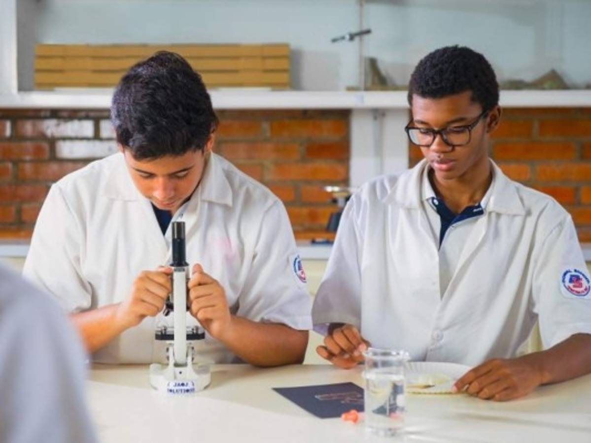 Dowal School eleva su calidad educativa con acreditación internacional