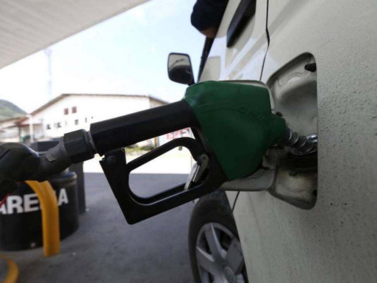 Tres rebajas más se espera en los precios de los combustibles