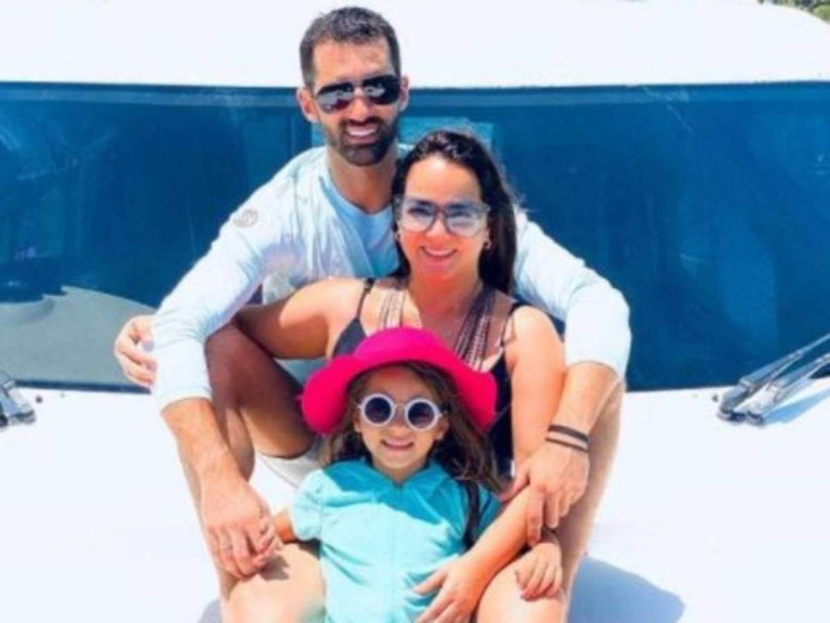 Toni Costa defiende a Adamari López de duras críticas