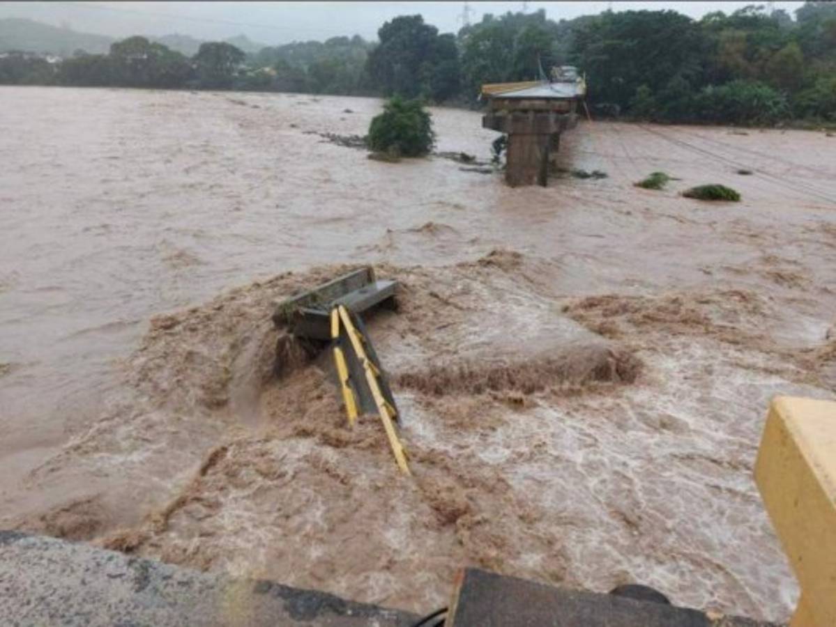 Las inundaciones y deslaves que cayeron sobre viviendas dejaron el mayor luto en Honduras.