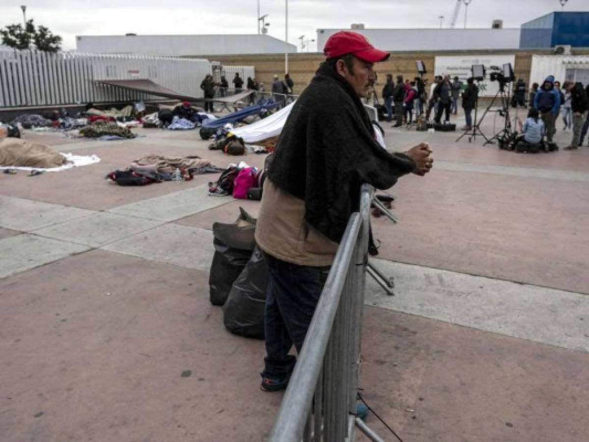 Suspenden campamento de migrantes en la frontera de México y Estados Unidos