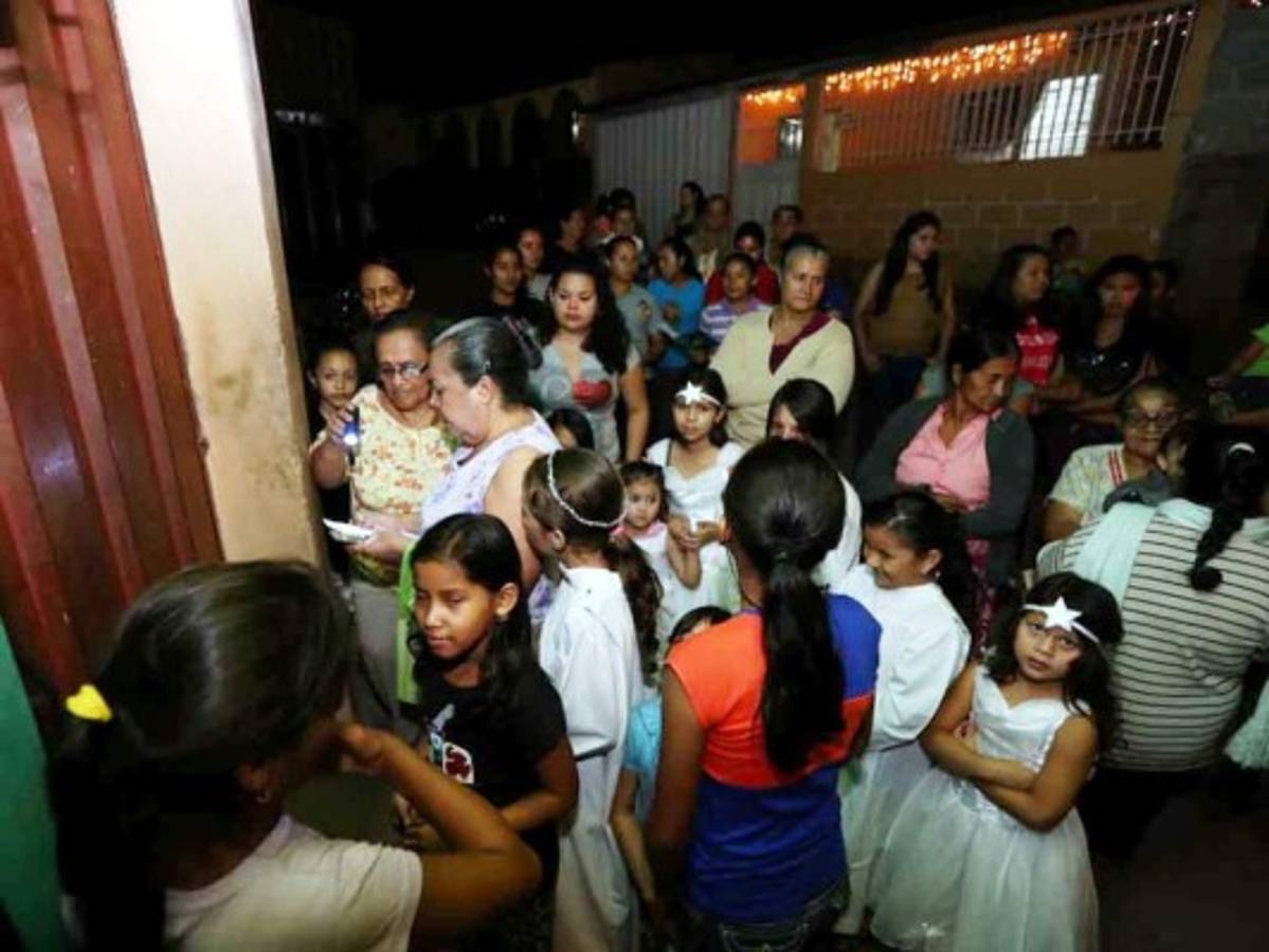 Familia de Nazareth busca posada en los hogares capitalinos