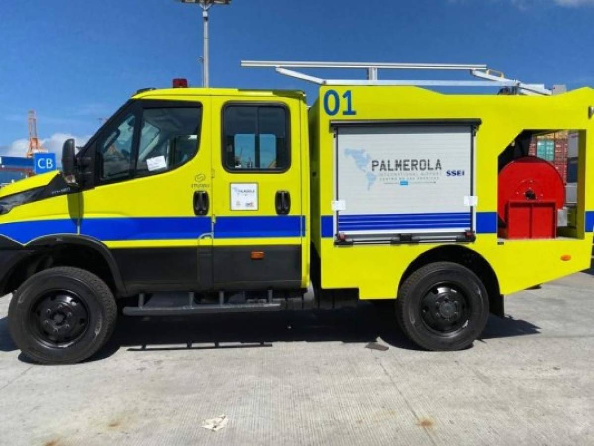 Flota de modernos vehículos de seguridad contra incendios llega a Palmerola  