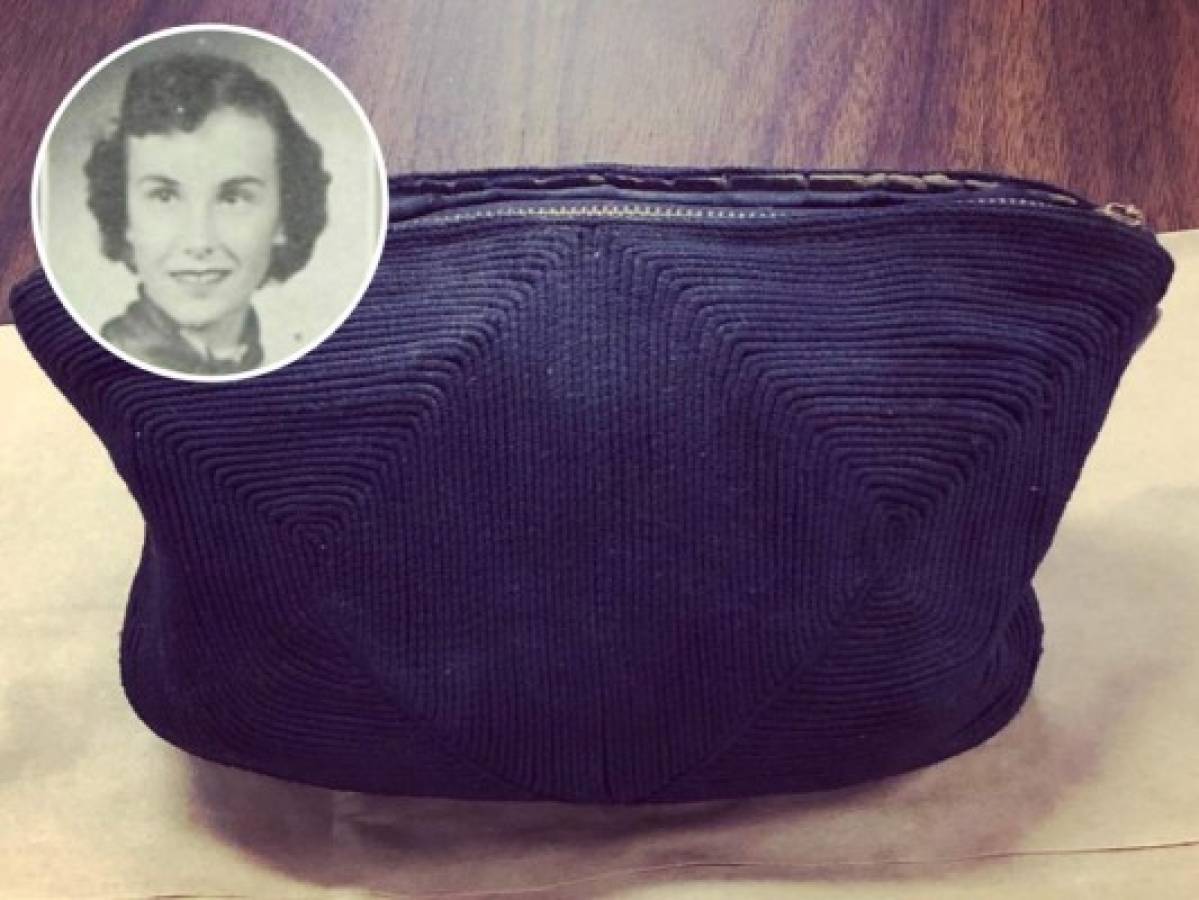Mujer recupera su cartera 65 años después de haberla perdido