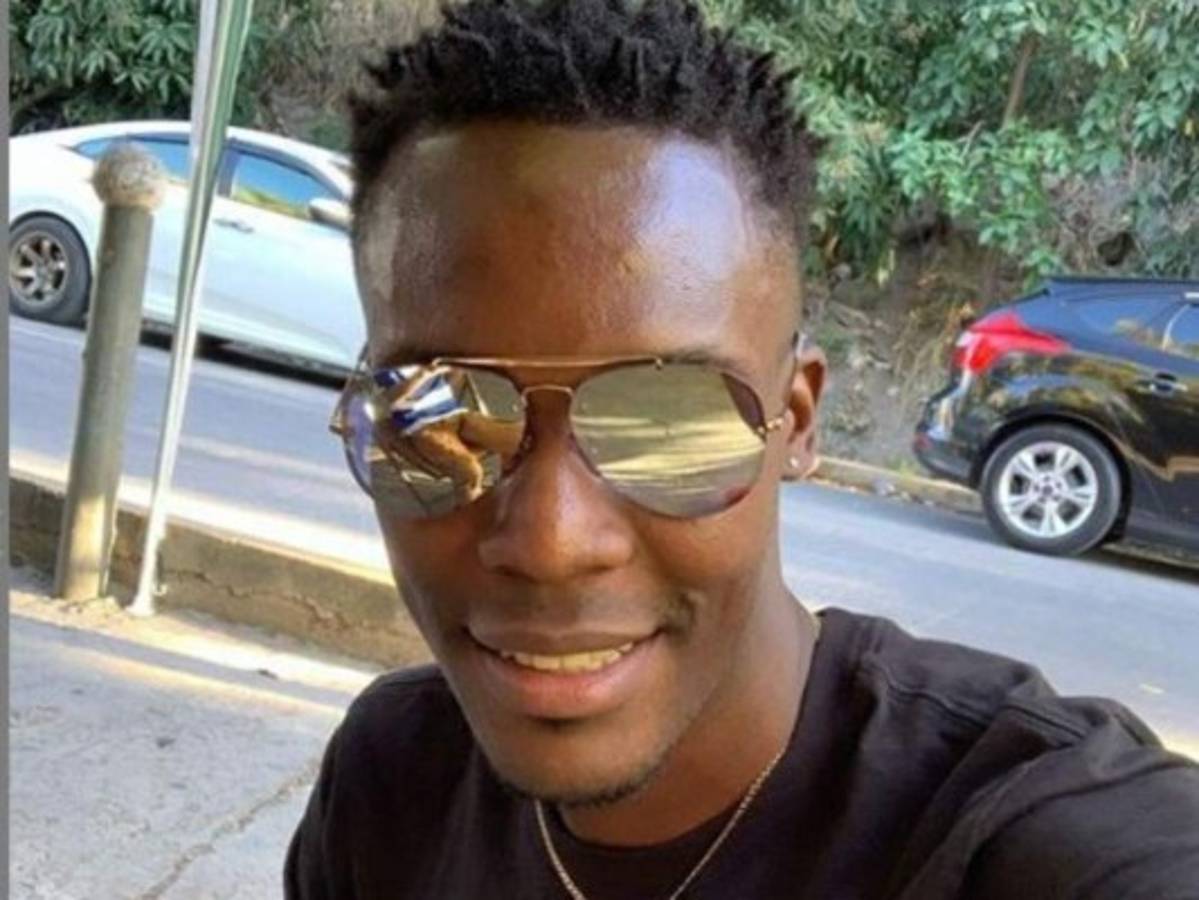 Rubilio Castillo posa con su esposa tras escándalo de violencia doméstica