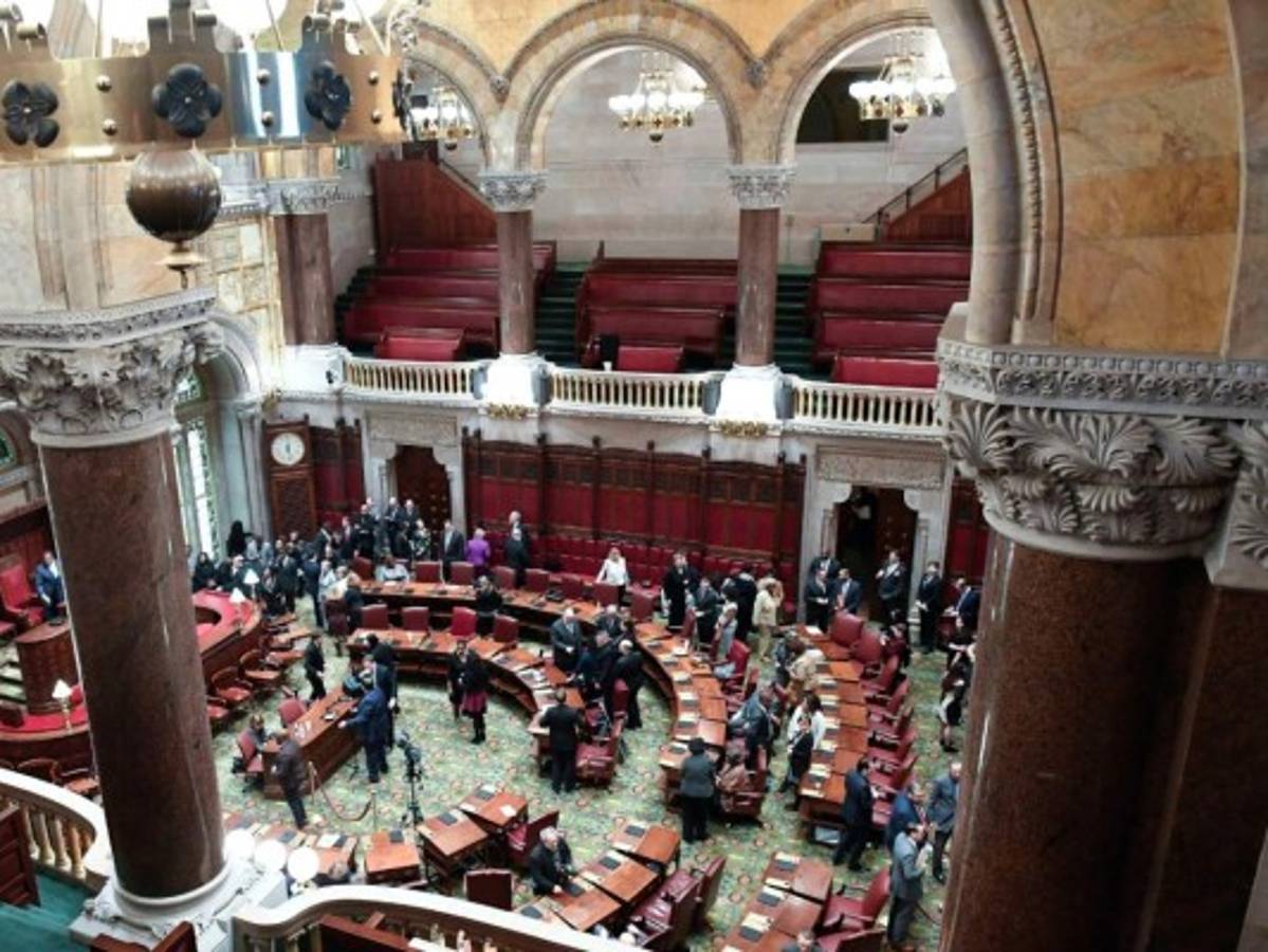 Senado de Estados Unidos aprueba iniciativa de ley para reabrir el gobierno