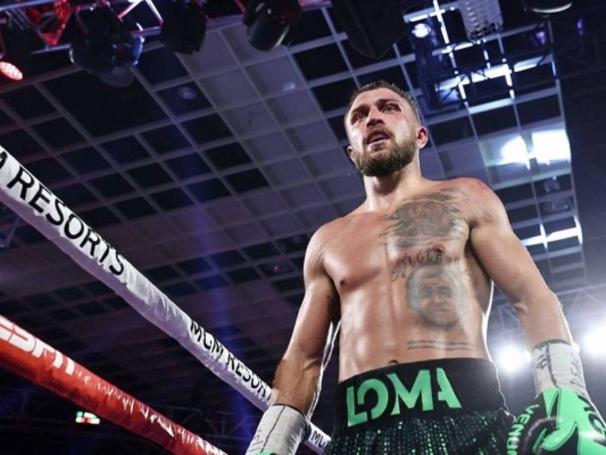 Mánager dice que Lomachenko peleó lesionado ante Teófimo López