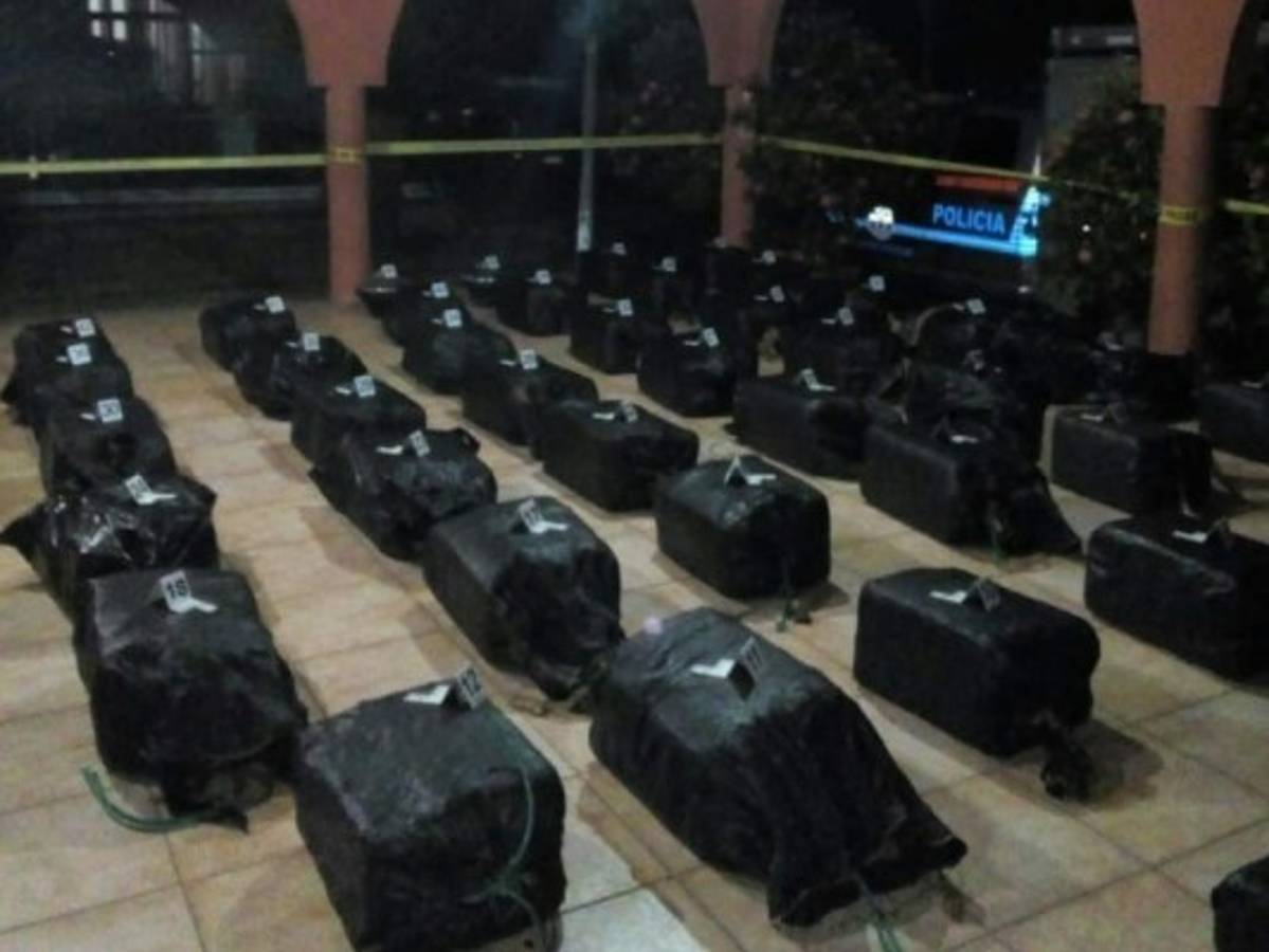 El Salvador detiene a colombianos y ecuatoriano con cargamento de cocaína