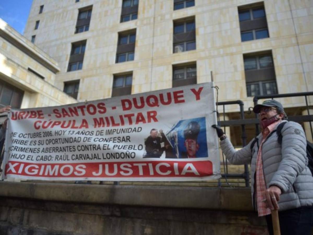 Dictan arresto docmiciliario a expresidente de Colombia, Álvaro Uribe