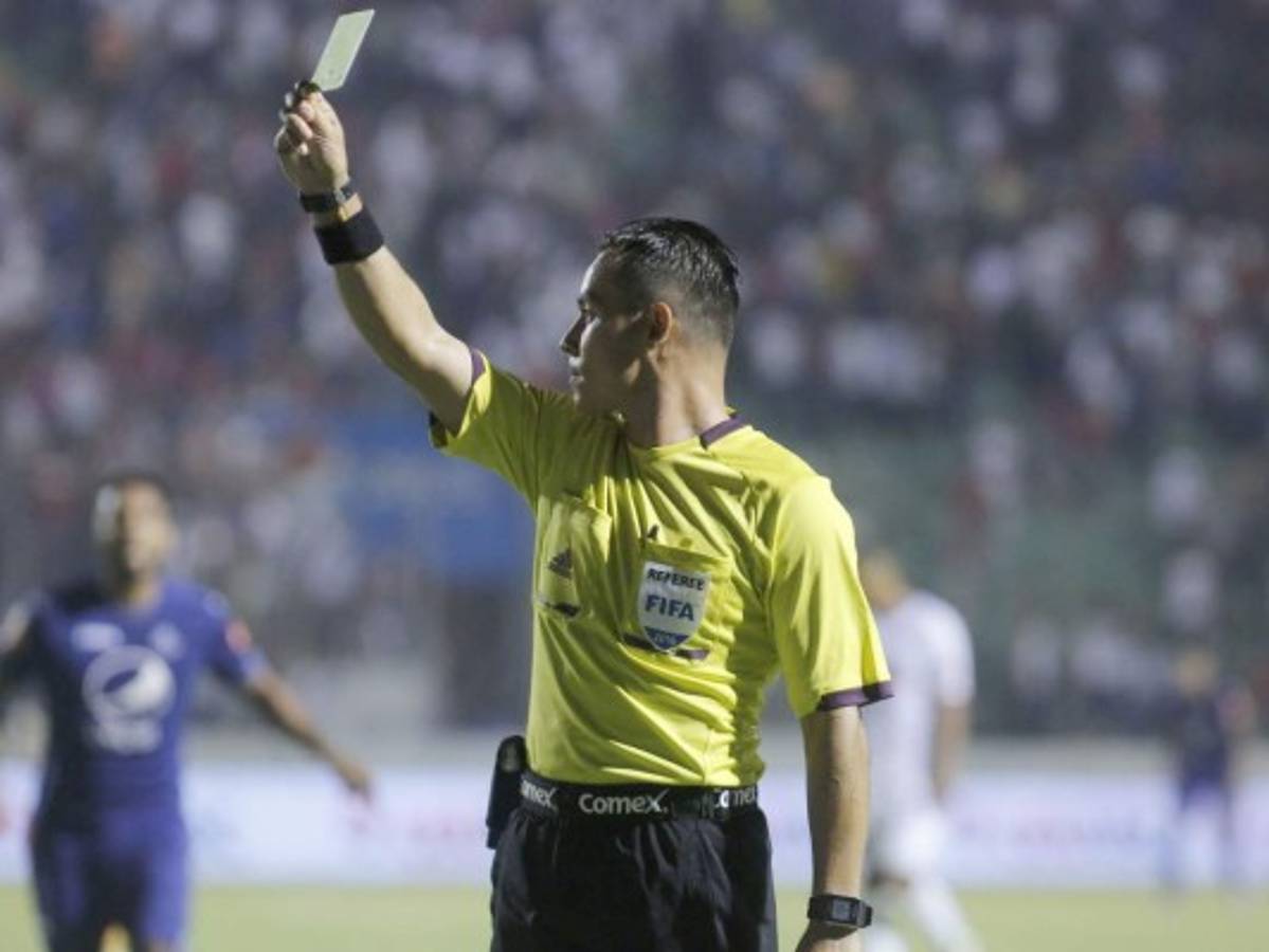 Pésimo arbitraje dejó polémica en redes sociales