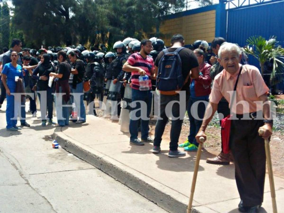 Autoridades y alumnos de la UNAH firman acuerdo de diálogo