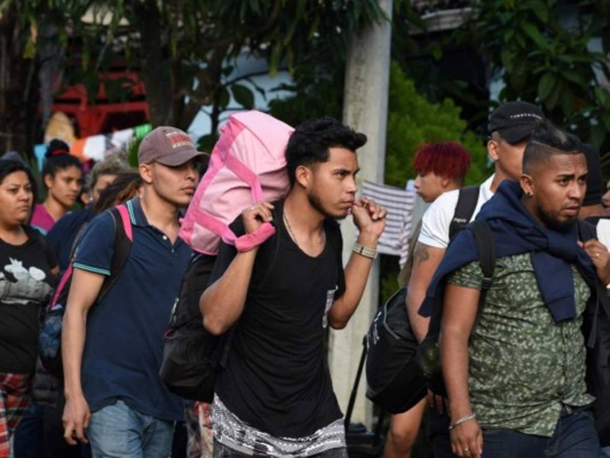Otra caravana de 200 migrantes salvadoreños sale para EEUU