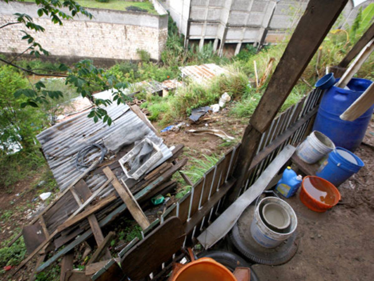 Alerta por deslizamiento en La Fraternidad tras 30 minutos de lluvia
