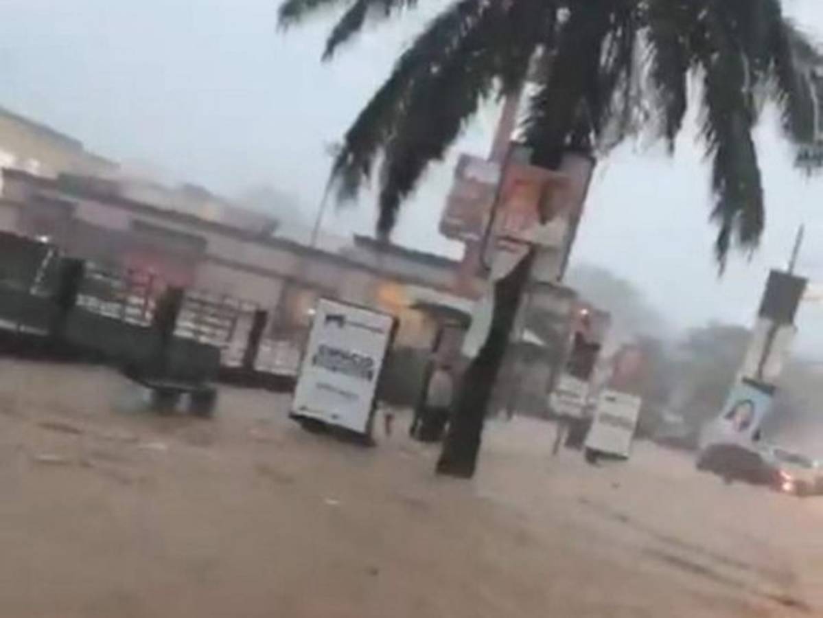 VIDEOS: Calles anegadas y ríos desbordados tras primeras horas de lluvia en litoral atlántico    