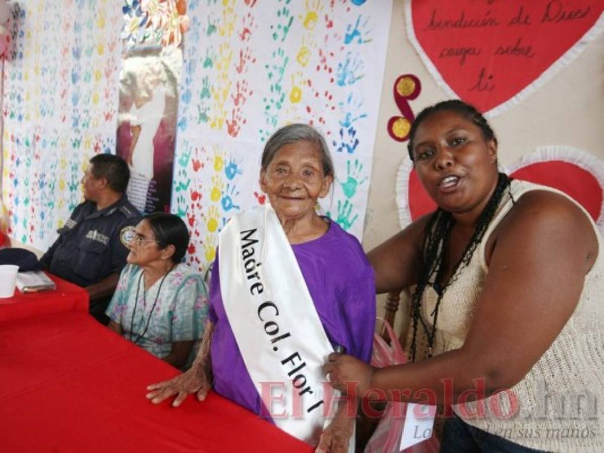 La elección de la madre del año es una de las actividades más tradicionales en el Día de la Madre.