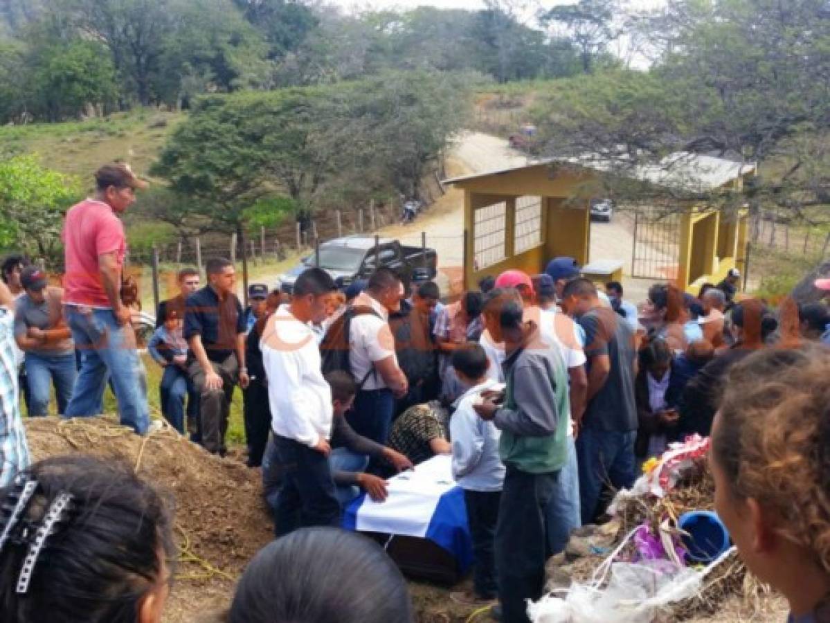Honduras: Entierran a agente de la DPI asesinado el fin de semana en La Granja