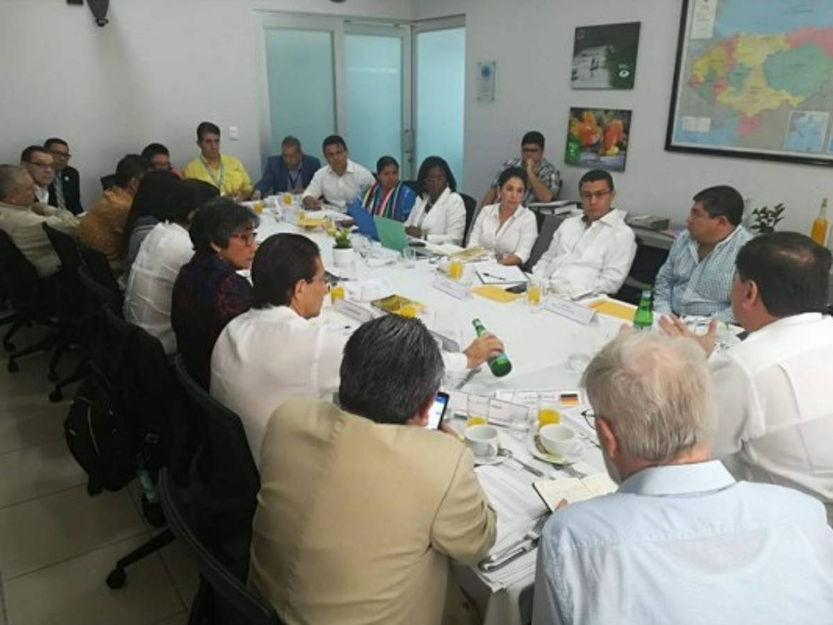 Equipo de delegados preparará el borrador de decreto del diálogo