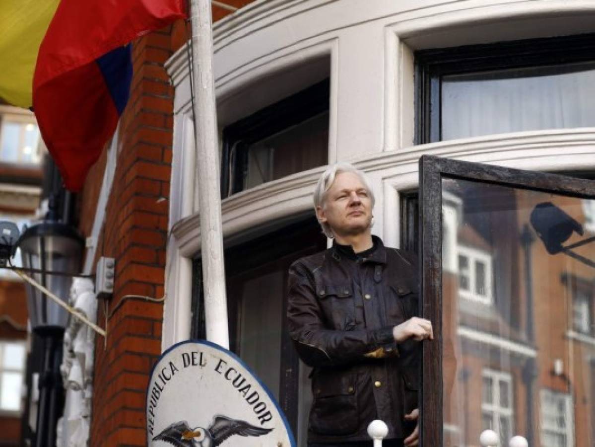 Julian Assange dispuesto a cooperar con las autoridades suecas, según su abogada