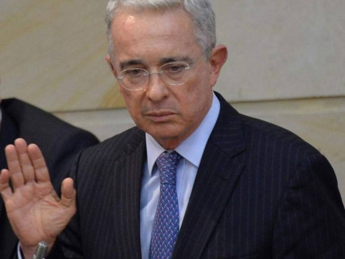 Conceden libertad a expresidente colombiano Álvaro Uribe