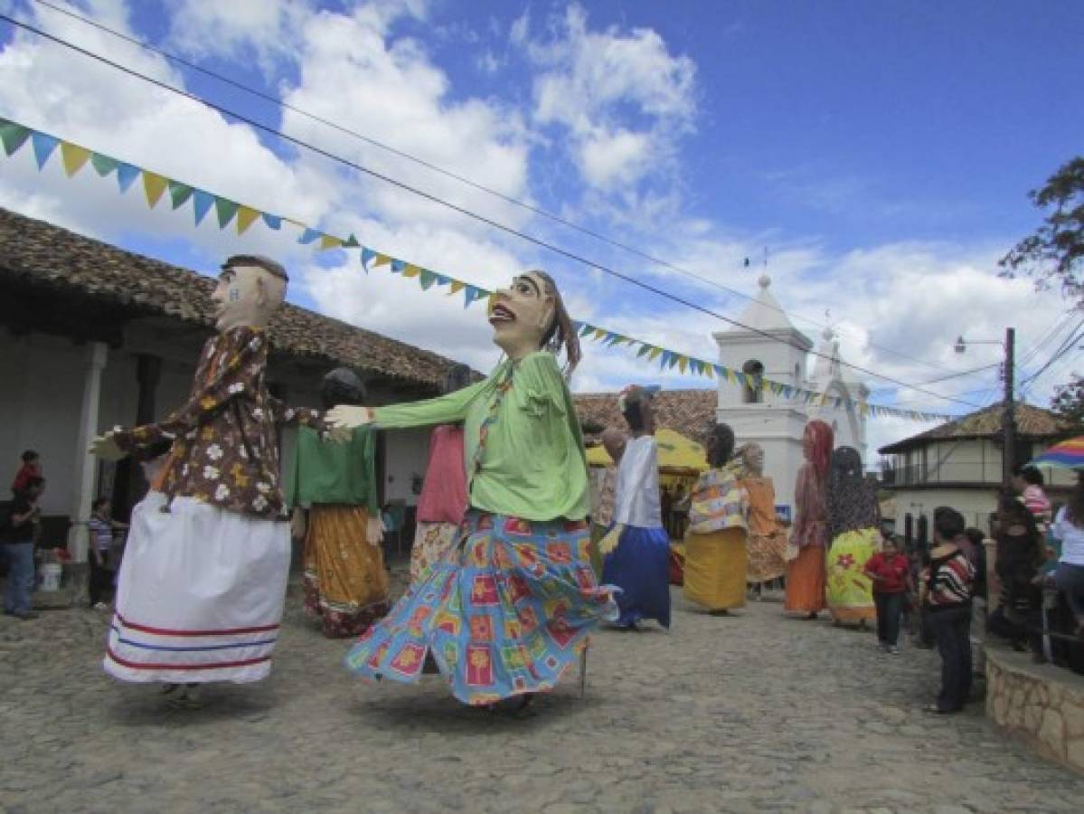 Gigantonas de Yuscarán hicieron vibrar al público durante festival
