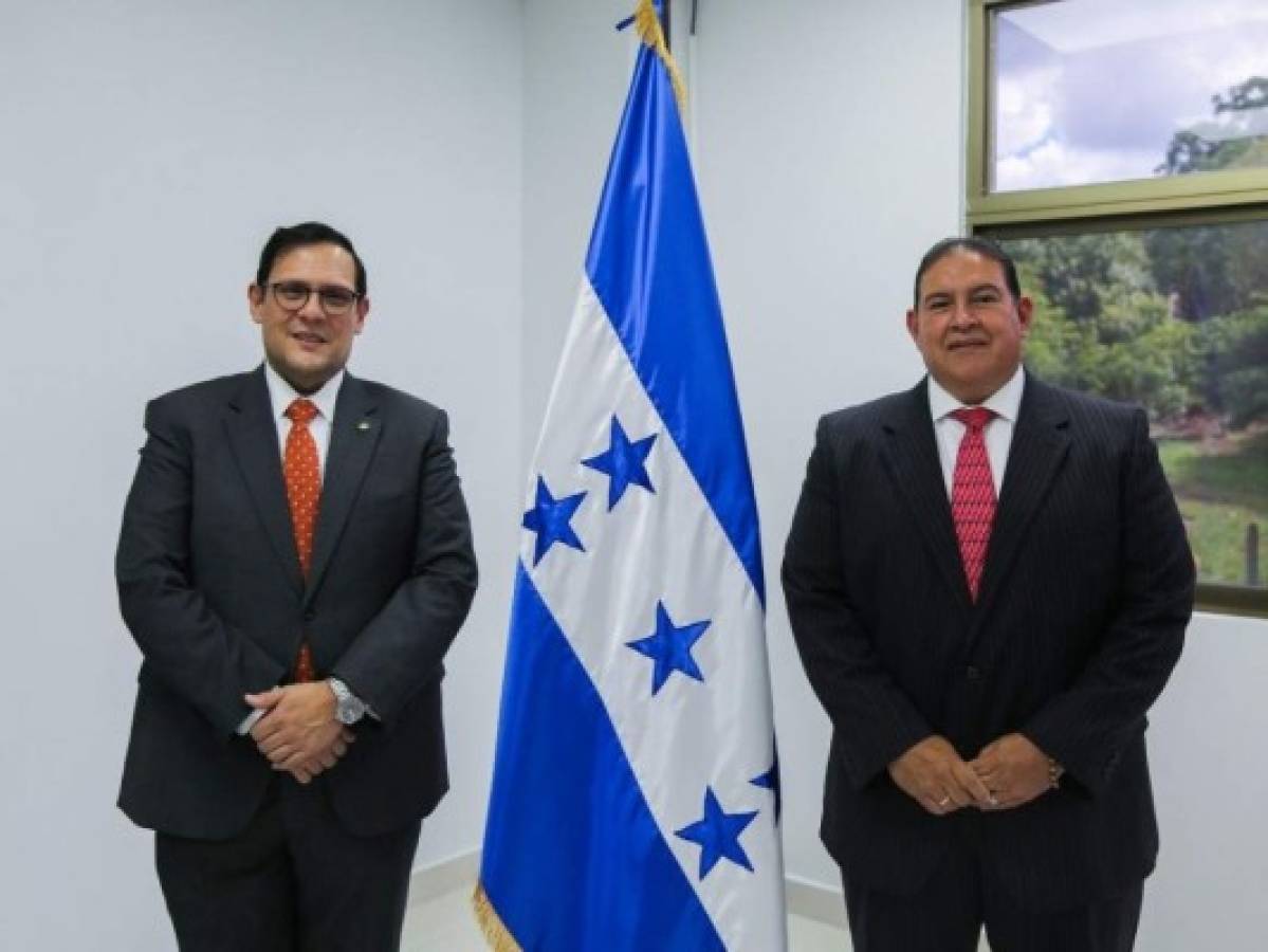 Juramentan a Luis Suazo como nuevo embajador de Honduras en Estados Unidos