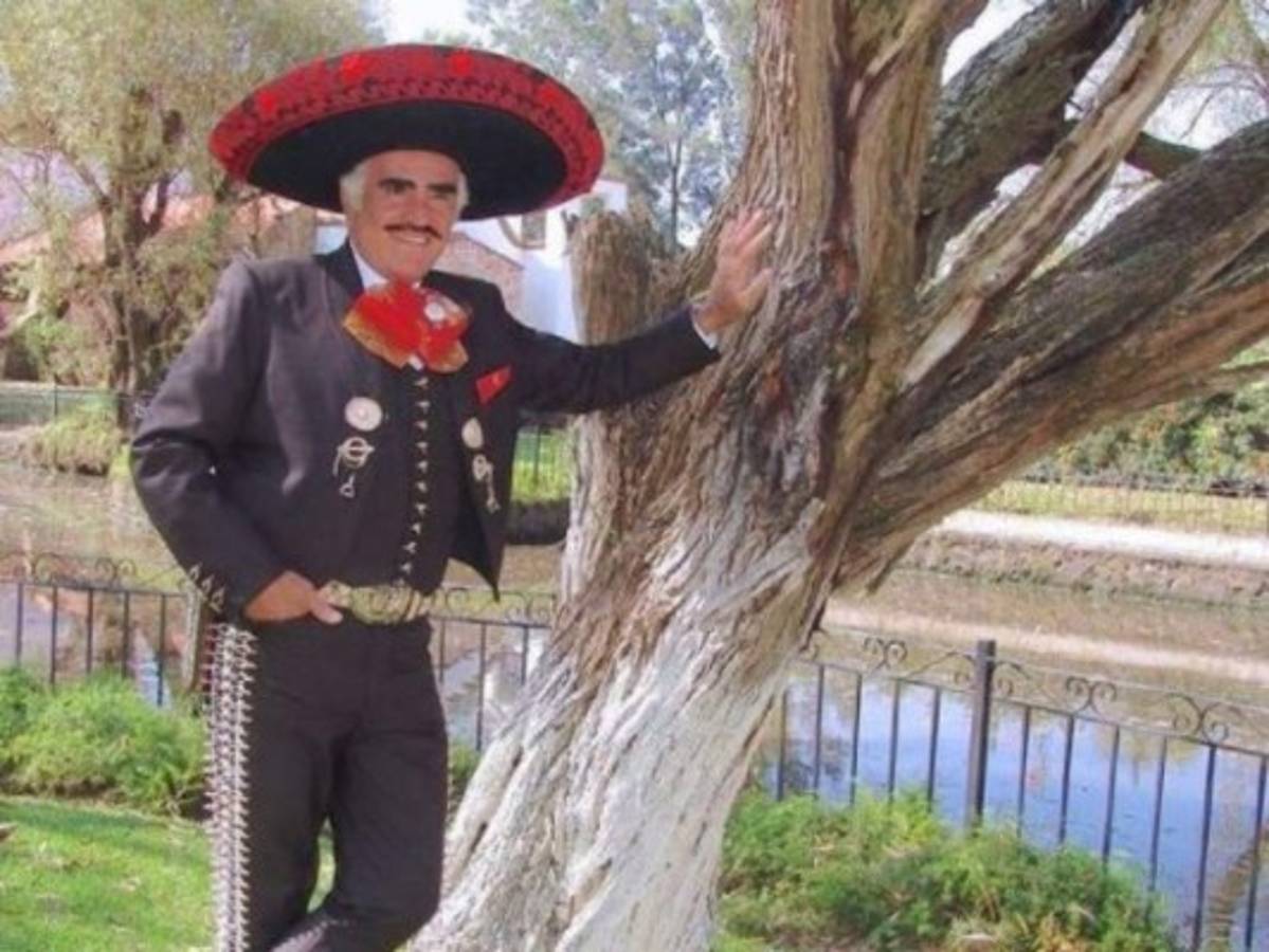 Aseguran que Vicente Fernández no murió en el hospital