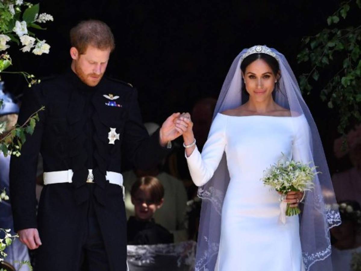 Los detalles del sencillo vestido de seda blanco de la casa Givenchy que usó Meghan Markle