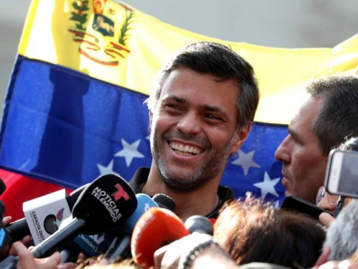 Leopoldo López deja embajada española en Venezuela y viaja a Colombia